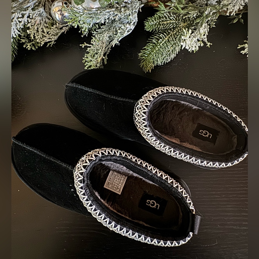 UGG Women’s Tazz Platform Slippers, Black, Size 8